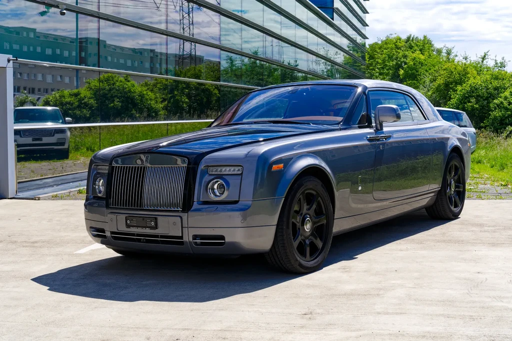 Rent a Rolls-Royce in Dubai for Unforgettable Photoshoots